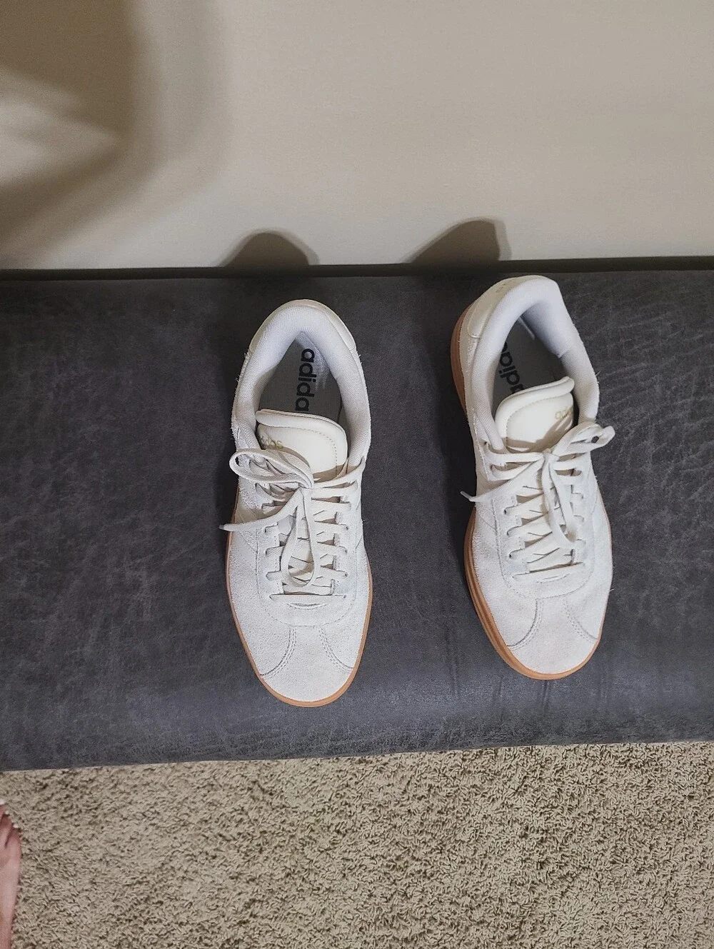 Casual Women’s Adidas Low-Top Sneakers in Off-White with Gum Sole